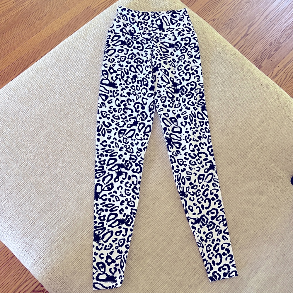 Booty by Brabants White Leopard Leggings